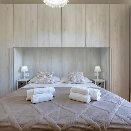 Itadhome - Coral Beachside With Pool And Private Parking 알게로
