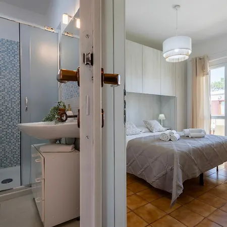 Itadhome - Coral Beachside With Pool And Private Parking 아파트 *