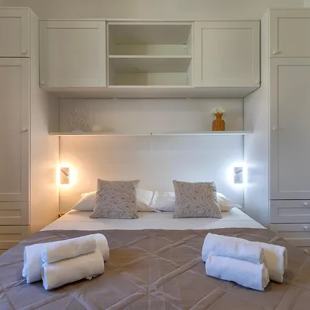 Itadhome - Coral Beachside With Pool And Private Parking * 알게로