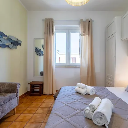 Itadhome - Coral Beachside With Pool And Private Parking