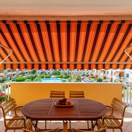 Itadhome - Coral Beachside With Pool And Private Parking