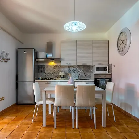 아파트 Itadhome - Coral Beachside With Pool And Private Parking